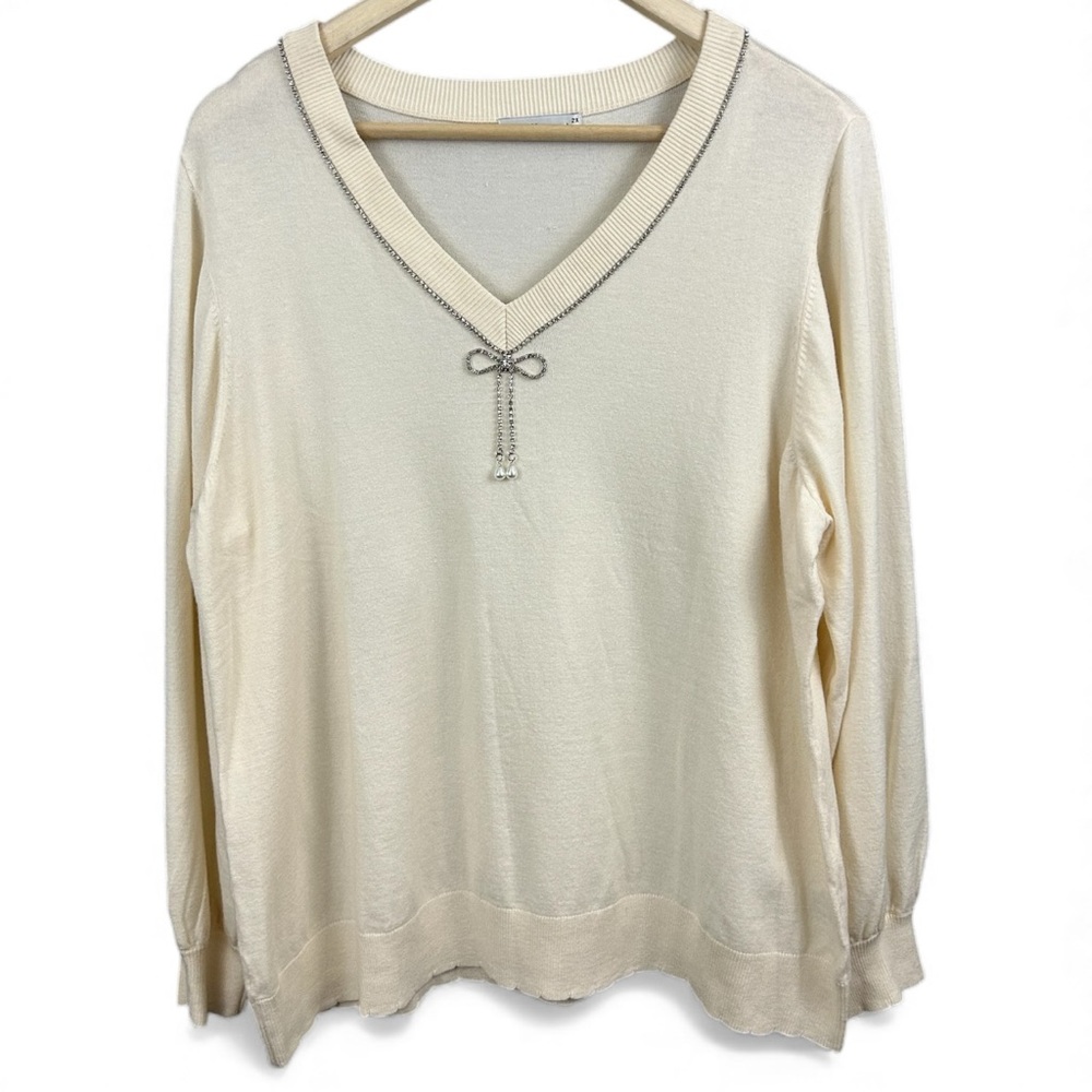 Kailey K Cream V-Neck Sweater with Jewelled Bow Detail Size 2X